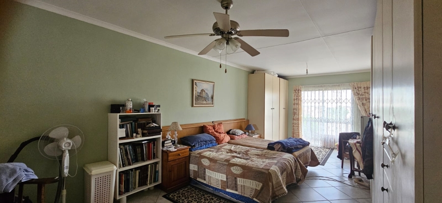 5 Bedroom Property for Sale in Wavecrest Eastern Cape